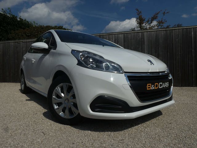 Peugeot 208 1.2i PureTech NAVI/BT-AUDIO/CRUISE/AIRCO/LED bei B&D Cars in 8791 - Beveren-Leie