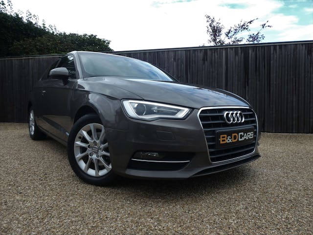 Audi A3 1.4 TFSI XENON/LED/ZETELVERW./CRUISE/16″ bei B&D Cars in 8791 - Beveren-Leie